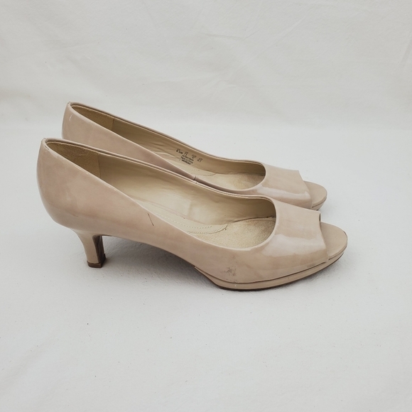 FIRM PRICE🔥Naturalizer Hanning tan/cream peep toe pumps - Picture 3 of 11